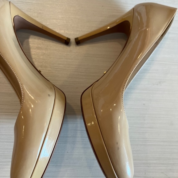 Prada excellent condition classic beige patent heels - Picture 9 of 10